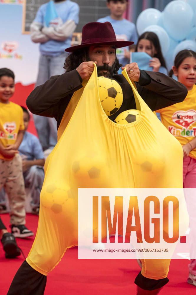 ABB CHILDREN S DAY: Massimo Sinato catches a ball while wearing baggy pants at the Children s Day event at Atelier Gardens Berlin on September 17, 2026