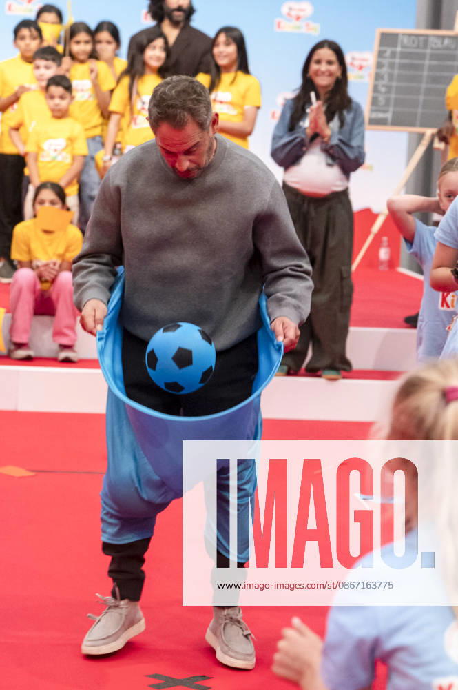ABB CHILDREN S DAY: Moritz Bleibtreu catches a ball while wearing baggy pants at the Children s Day event at the Atelier Gardens in Berlin on September 17, 2026