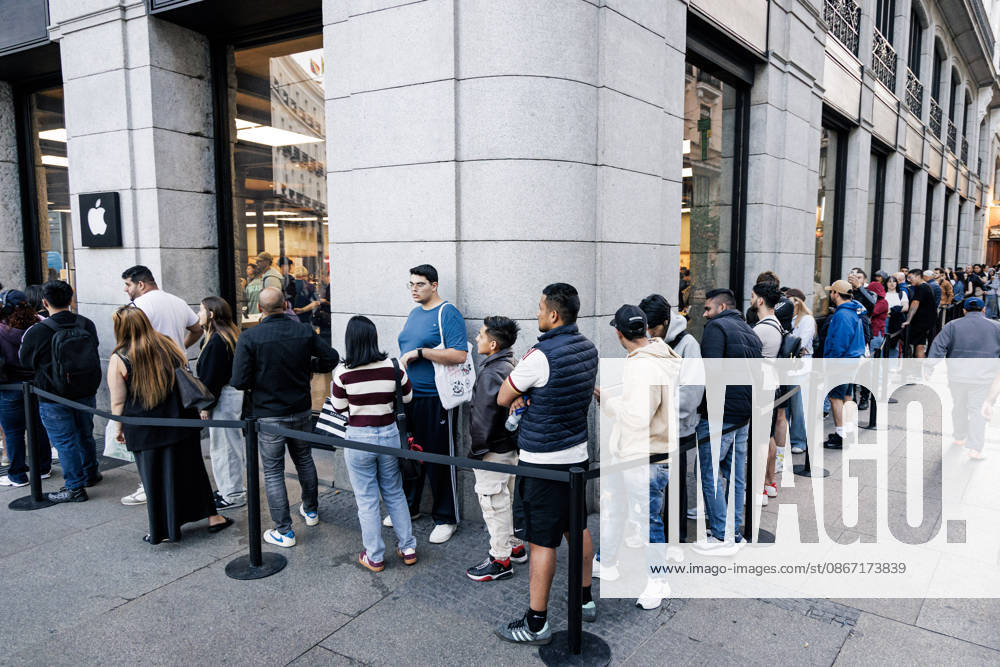 Apple Launches Its New Products Dozens of people line up to enter the Apple Store at Puerta del Sol on September 18, 2026, in Madrid, Spain. Apple is unveiling its new lineup of smartphones today iPhone 18, Apple Watch Series 12, Apple Watch Ultra 4, and AirPods. Apple is also releasing its first foldable iPhone, the iPhone Duo. SEPTEMBER 18, 2026 Carlos Lujá Madrid, Spain