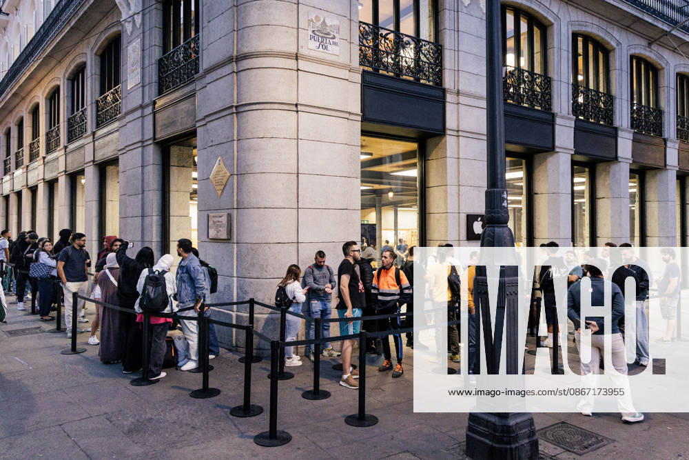 Apple Launches Its New Products Dozens of people line up to enter the Apple Store at Puerta del Sol on September 18, 2026, in Madrid, Spain. Apple is unveiling its new line of smartphones today iPhone 18, Apple Watch Series 12, Apple Watch Ultra 4, and AirPods. In addition, Apple is releasing its first foldable iPhone, the iPhone Duo. SEPTEMBER 18, 2026 Carlos Lujá Madrid, Spain