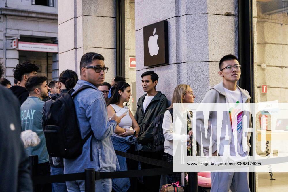 Apple Launches Its New Products Chinese tourist Junlai Zhang is first in line to enter the Apple Store at Puerta del Sol on September 18, 2026, in Madrid, Spain. Apple is unveiling its new line of smartphones today iPhone 18, Apple Watch Series 12, Apple Watch Ultra 4, and AirPods. Apple is also releasing its first foldable iPhone, the iPhone Duo. SEPTEMBER 18, 2026 Carlos Lujá Madrid, Spain
