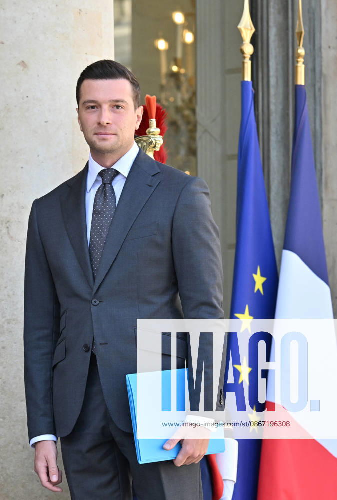 Jordan Bardella, president of the National Rally (RN). Party leaders are arriving at the Élysée Palace for a Saint Denis-style meeting with Emmanuel Macron, President of the French Republic. The so-called Saint Denis-style format refers to a meeting between the head of state and all the leaders of parties represented in Parliament, with the goal of finding avenues for political compromise. Paris, September 18, 2026. Christian Liewig, Bestimage. Party leaders are arriving at the Élysée Palace for a Saint Denis format meeting with Emmanuel Macron, President of the French Republic. The so-called Saint Denis format refers to a meeting between the Head of State and all party leaders represented in Parliament, aimed at finding avenues fo