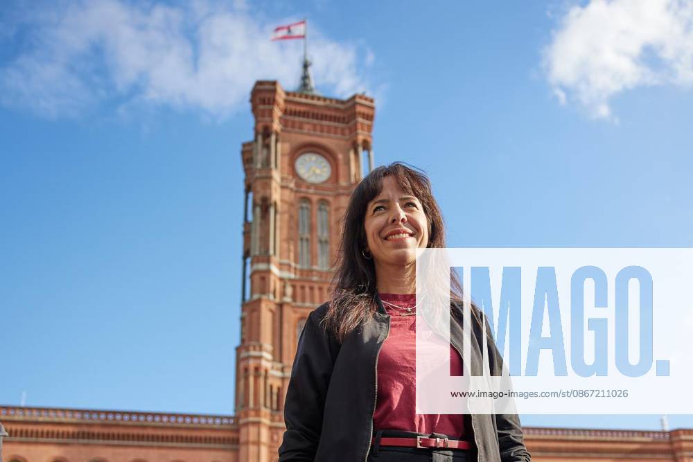 Campaign Wrap-Up: The Left ** FOR ** **Elif Eralp of Die Linke, the party’s top candidate for the House of Representatives election, stands in front of the Rotes Rathaus at her party’s campaign wrap-up event. This coming Sunday, a new House of Representatives will be elected. Germany Berlin Berlin Copyright JörgxCarstensen