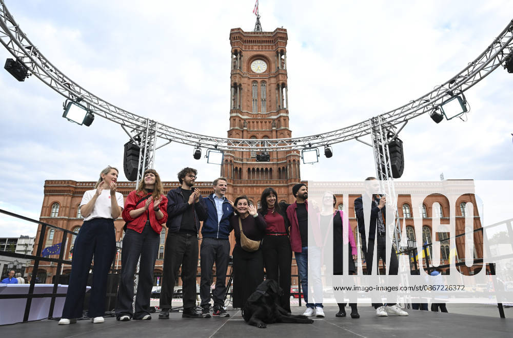 Elif Eralp meets voters ahead of Berlin state elections BERLIN, GERMANY - SEPTEMBER 18: Die Linke s lead candidate for the Berlin state elections, Elif Eralp, meets with voters during an election campaign event held in front of Berlin City Hall (Rotes Rathaus) in Berlin, Germany on September 18, 2026, ahead of the elections scheduled for September 20. Halil Sagirkaya Anadolu Berlin Germany. Editorial use only. Please get in touch for any other usage.