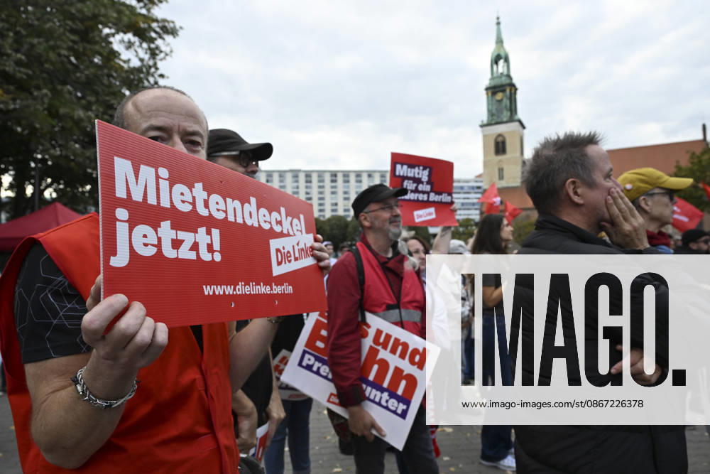 Elif Eralp meets voters ahead of Berlin state elections BERLIN, GERMANY - SEPTEMBER 18: Die Linke s lead candidate for the Berlin state elections, Elif Eralp, meets with voters during an election campaign event held in front of Berlin City Hall (Rotes Rathaus) in Berlin, Germany on September 18, 2026, ahead of the elections scheduled for September 20. Halil Sagirkaya Anadolu Berlin Germany. Editorial use only. Please get in touch for any other usage.