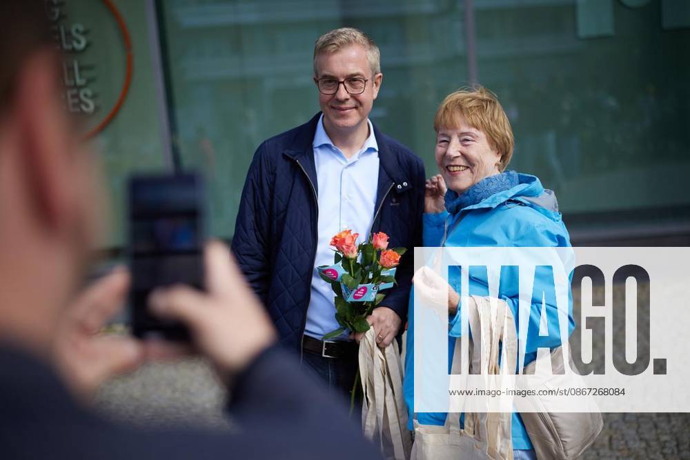 CDU Campaign Wrap-Up with Stefan Evers ** FOR ** **Stefan Evers, CDU lead candidate and Senator for Finance, poses for photos with supporters at his party’s campaign wrap-up event in Tempelhof. Tomorrow, a new House of Representatives will be elected. Germany, Berlin. Copyright JörgxCarstensen