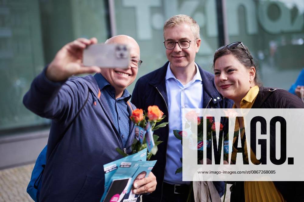 CDU Campaign Wrap-Up with Stefan Evers ** FOR ** **Stefan Evers, CDU lead candidate and Senator for Finance, poses for photos with supporters at his party’s campaign wrap-up event in Tempelhof. Tomorrow, a new House of Representatives will be elected. Germany, Berlin. Copyright JörgxCarstensen