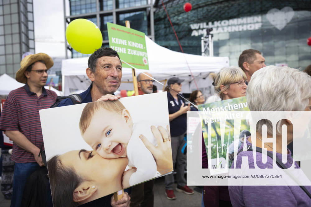 On Saturday, September 19, 2026, numerous anti-abortion activists took part in a March for Life organized by the Federal Association for the Right to Life in Berlin. The Federal Association for the Right to Life is demonstrating against abortion and assisted suicide. According to the announcement, Germany’s largest pro-life event