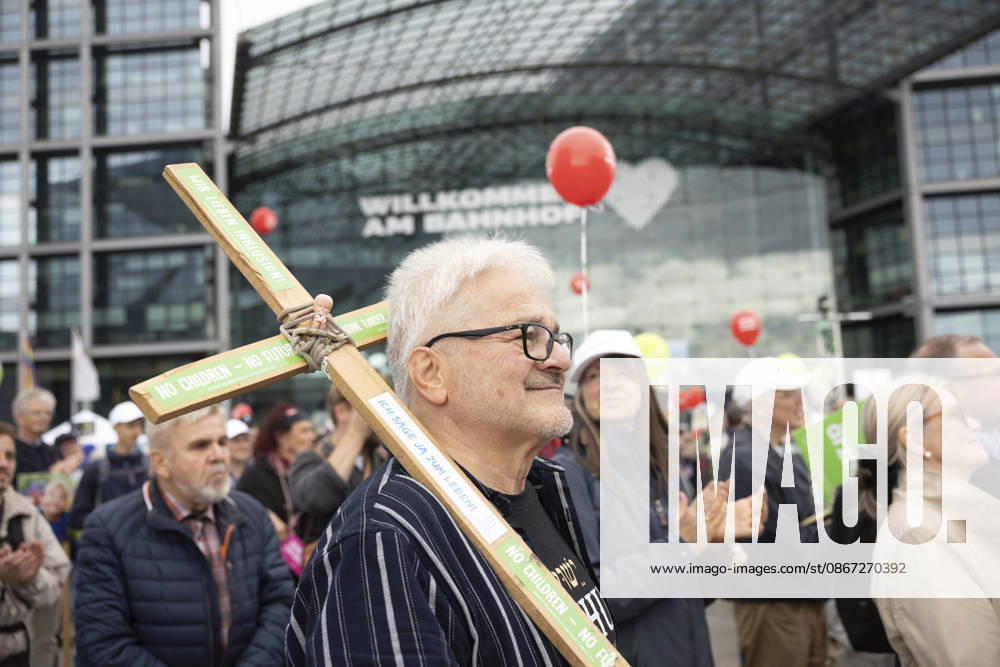 On Saturday, September 19, 2026, numerous anti-abortion activists participated in a March for Life organized by the Federal Association for the Right to Life in Berlin. The Federal Association for the Right to Life is demonstrating against abortion and assisted suicide. According to the announcement, Germany’s largest pro-life eve