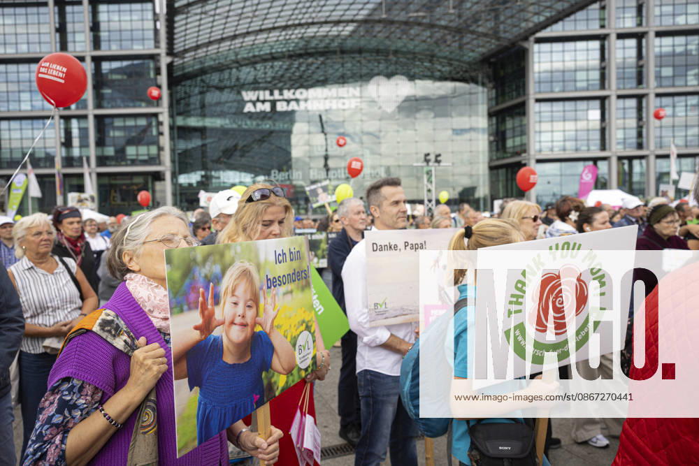 On Saturday, September 19, 2026, numerous anti-abortion activists took part in a March for Life in Berlin organized by the Federal Association for the Right to Life. The Federal Association for the Right to Life is demonstrating against abortion and assisted suicide. According to the announcement, Germany’s largest pro-life event