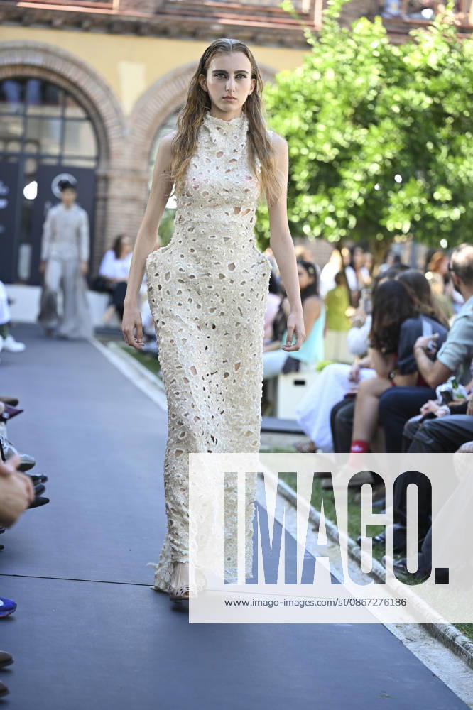 Apo Biyeyemete - Mercedes Benz Fashion Week Madrid, Spain - 19 Sep 2026 A model parades with Apo Biyeyemete a design during the Mercedes Benz Fashion Week Madrid at Cibeles Palace in Madrid. Madrid Spain
