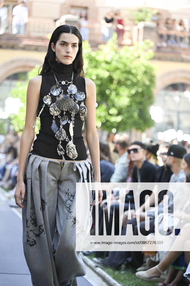 Apo Biyeyemete - Mercedes Benz Fashion Week Madrid, Spain - 19 Sep 2026 A model parades with Apo Biyeyemete a design during the Mercedes Benz Fashion Week Madrid at Cibeles Palace in Madrid. Madrid Spain