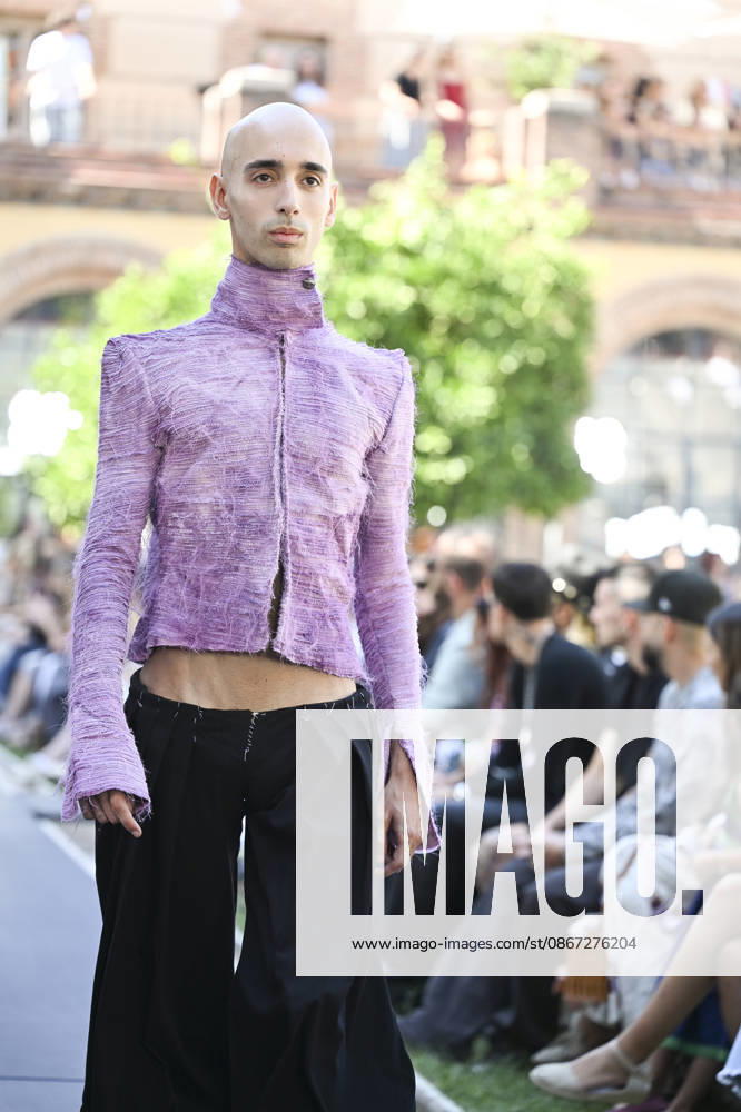 Apo Biyeyemete - Mercedes Benz Fashion Week Madrid, Spain - 19 Sep 2026 A model parades with Apo Biyeyemete a design during the Mercedes Benz Fashion Week Madrid at Cibeles Palace in Madrid. Madrid Spain