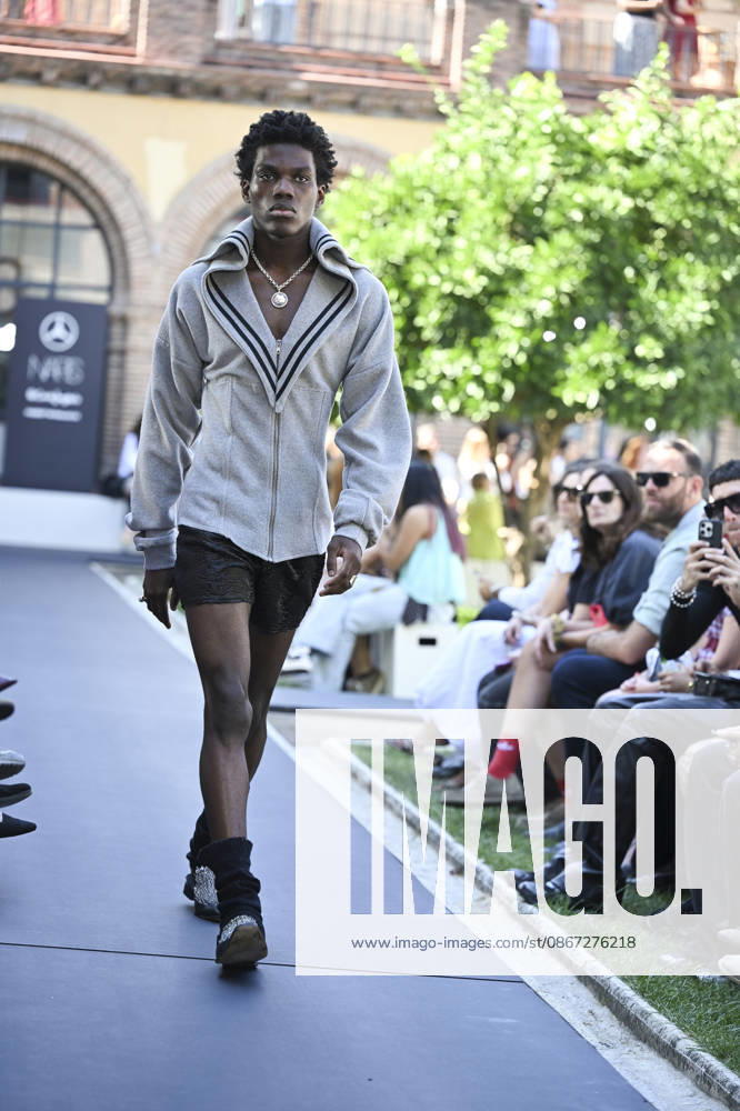 Apo Biyeyemete - Mercedes Benz Fashion Week Madrid, Spain - 19 Sep 2026 A model parades with Apo Biyeyemete a design during the Mercedes Benz Fashion Week Madrid at Cibeles Palace in Madrid. Madrid Spain