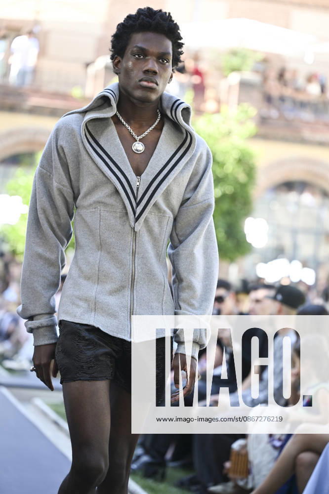 Apo Biyeyemete - Mercedes Benz Fashion Week Madrid, Spain - 19 Sep 2026 A model parades with Apo Biyeyemete a design during the Mercedes Benz Fashion Week Madrid at Cibeles Palace in Madrid. Madrid Spain