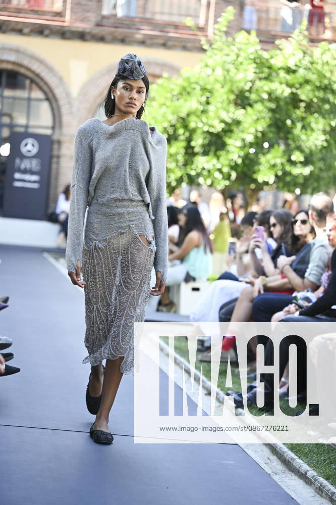 Apo Biyeyemete - Mercedes Benz Fashion Week Madrid, Spain - 19 Sep 2026 A model parades with Apo Biyeyemete a design during the Mercedes Benz Fashion Week Madrid at Cibeles Palace in Madrid. Madrid Spain