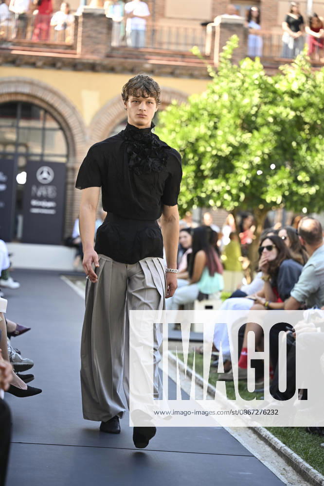 Apo Biyeyemete - Mercedes Benz Fashion Week Madrid, Spain - 19 Sep 2026 A model parades with Apo Biyeyemete a design during the Mercedes Benz Fashion Week Madrid at Cibeles Palace in Madrid. Madrid Spain