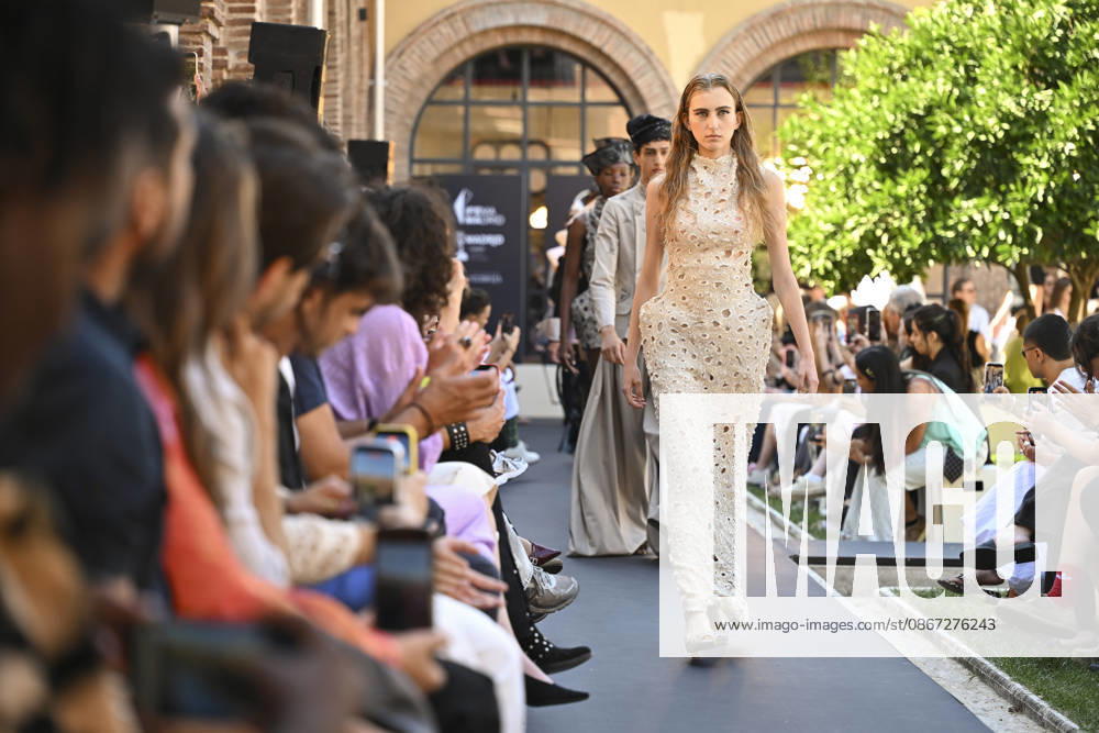 Apo Biyeyemete - Mercedes Benz Fashion Week Madrid, Spain - 19 Sep 2026 A model parades with Apo Biyeyemete a design during the Mercedes Benz Fashion Week Madrid at Cibeles Palace in Madrid. Madrid Spain