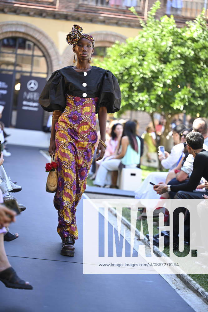 Apo Biyeyemete - Mercedes Benz Fashion Week Madrid, Spain - 19 Sep 2026 A model parades with Apo Biyeyemete a design during the Mercedes Benz Fashion Week Madrid at Cibeles Palace in Madrid. Madrid Spain