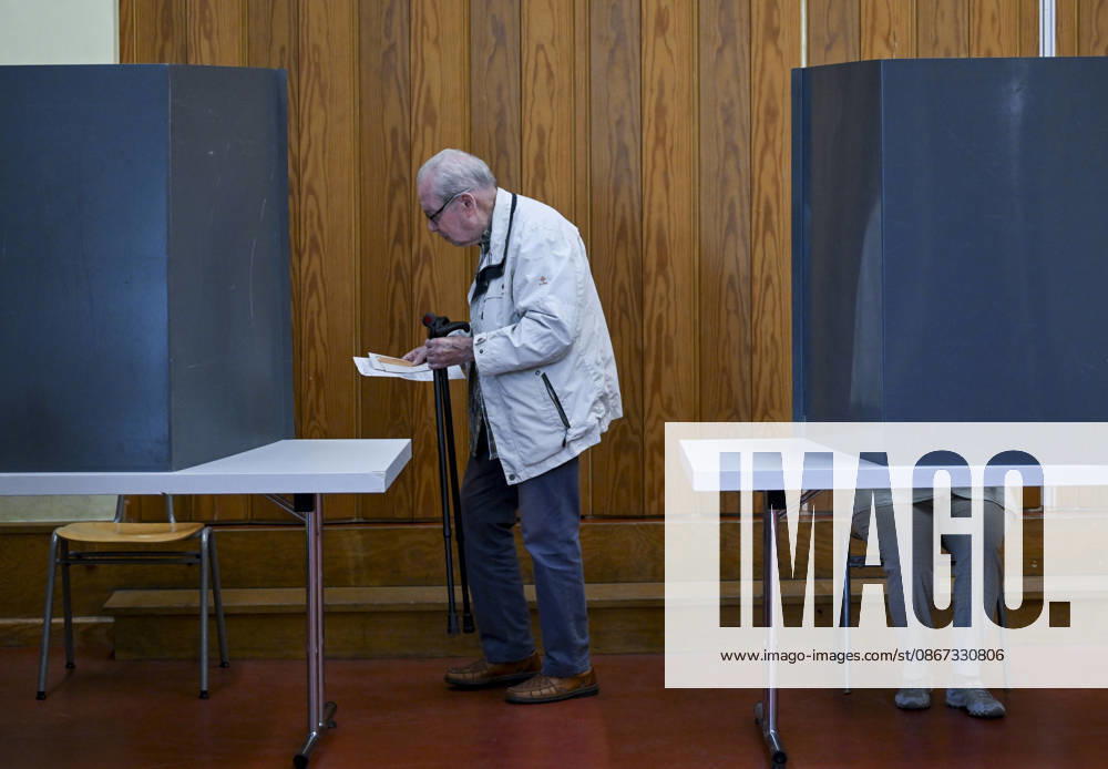 Voters head to polls for Berlin and Mecklenburg-Vorpommern state elections in Germany BERLIN, GERMANY - SEPTEMBER 20: Voters cast their ballots at a polling station in the Charlottenburg district during state elections in Berlin, Germany on September 20, 2026. Voters went to the polls for state elections in both Berlin and Mecklenburg-Vorpommern to elect their respective regional legislatures. Halil Sagirkaya Anadolu Berlin Germany. Editorial use only. Please get in touch for any other usage.