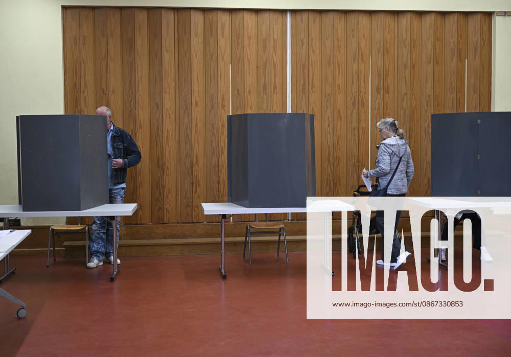 Voters head to polls for Berlin and Mecklenburg-Vorpommern state elections in Germany BERLIN, GERMANY - SEPTEMBER 20: Voters cast their ballots at a polling station in the Charlottenburg district during state elections in Berlin, Germany on September 20, 2026. Voters went to the polls for state elections in both Berlin and Mecklenburg-Vorpommern to elect their respective regional legislatures. Halil Sagirkaya Anadolu Berlin Germany. Editorial use only. Please get in touch for any other usage.