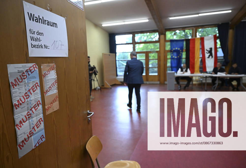 Voters head to polls for Berlin and Mecklenburg-Vorpommern state elections in Germany BERLIN, GERMANY - SEPTEMBER 20: Voters cast their ballots at a polling station in the Charlottenburg district during state elections in Berlin, Germany on September 20, 2026. Voters went to the polls for state elections in both Berlin and Mecklenburg-Vorpommern to elect their respective regional legislatures. Halil Sagirkaya Anadolu Berlin Germany. Editorial use only. Please get in touch for any other usage.