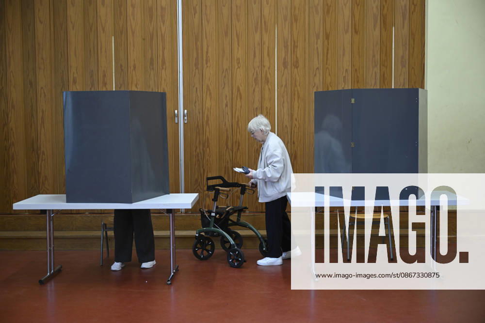 Voters head to polls for Berlin and Mecklenburg-Vorpommern state elections in Germany BERLIN, GERMANY - SEPTEMBER 20: Voters cast their ballots at a polling station in the Charlottenburg district during state elections in Berlin, Germany on September 20, 2026. Voters went to the polls for state elections in both Berlin and Mecklenburg-Vorpommern to elect their respective regional legislatures. Halil Sagirkaya Anadolu Berlin Germany. Editorial use only. Please get in touch for any other usage.