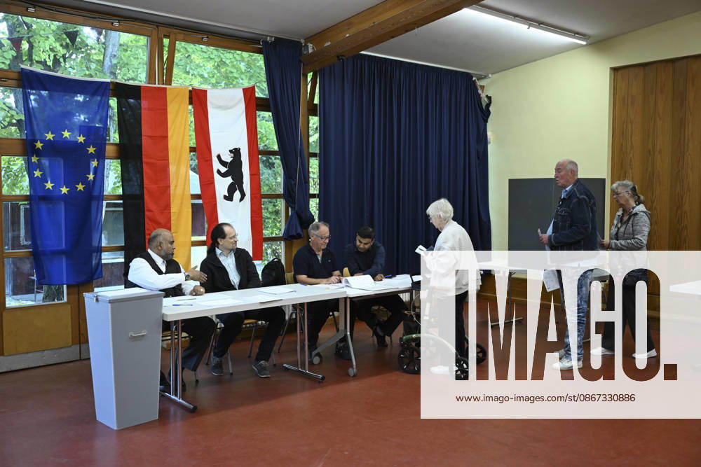 Voters head to polls for Berlin and Mecklenburg-Vorpommern state elections in Germany BERLIN, GERMANY - SEPTEMBER 20: Voters cast their ballots at a polling station in the Charlottenburg district during state elections in Berlin, Germany on September 20, 2026. Voters went to the polls for state elections in both Berlin and Mecklenburg-Vorpommern to elect their respective regional legislatures. Halil Sagirkaya Anadolu Berlin Germany. Editorial use only. Please get in touch for any other usage.
