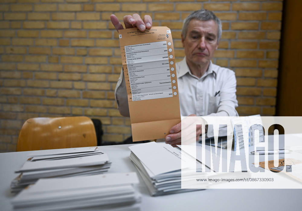 Voters head to polls for Berlin and Mecklenburg-Vorpommern state elections in Germany BERLIN, GERMANY - SEPTEMBER 20: Voters cast their ballots at a polling station in the Charlottenburg district during state elections in Berlin, Germany on September 20, 2026. Voters went to the polls for state elections in both Berlin and Mecklenburg-Vorpommern to elect their respective regional legislatures. Halil Sagirkaya Anadolu Berlin Germany. Editorial use only. Please get in touch for any other usage.