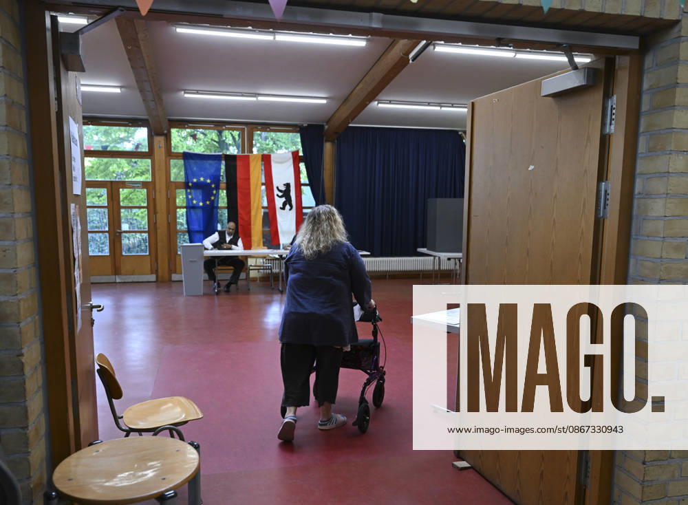 Voters head to polls for Berlin and Mecklenburg-Vorpommern state elections in Germany BERLIN, GERMANY - SEPTEMBER 20: Voters cast their ballots at a polling station in the Charlottenburg district during state elections in Berlin, Germany on September 20, 2026. Voters went to the polls for state elections in both Berlin and Mecklenburg-Vorpommern to elect their respective regional legislatures. Halil Sagirkaya Anadolu Berlin Germany. Editorial use only. Please get in touch for any other usage.