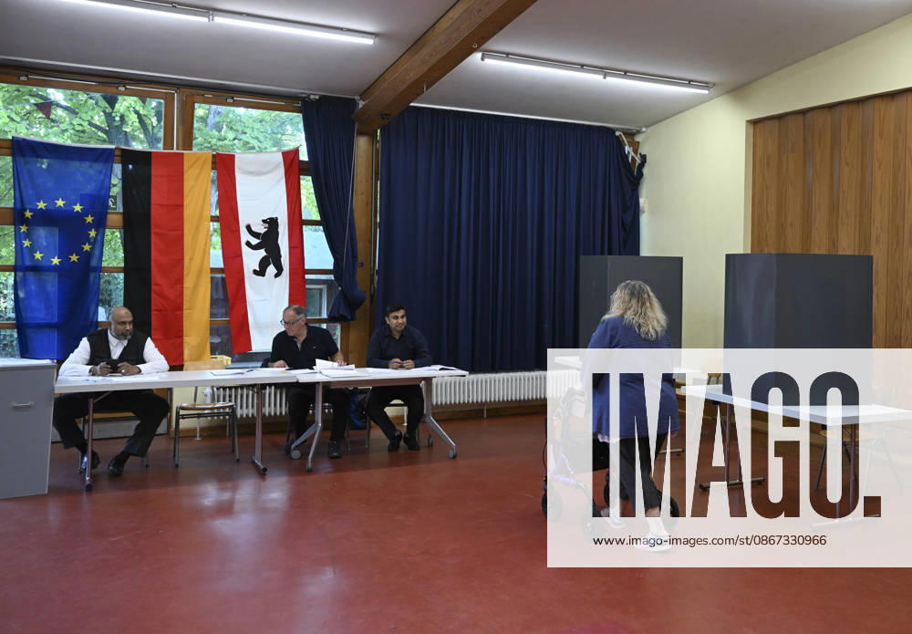 Voters head to polls for Berlin and Mecklenburg-Vorpommern state elections in Germany BERLIN, GERMANY - SEPTEMBER 20: Voters cast their ballots at a polling station in the Charlottenburg district during state elections in Berlin, Germany on September 20, 2026. Voters went to the polls for state elections in both Berlin and Mecklenburg-Vorpommern to elect their respective regional legislatures. Halil Sagirkaya Anadolu Berlin Germany. Editorial use only. Please get in touch for any other usage.