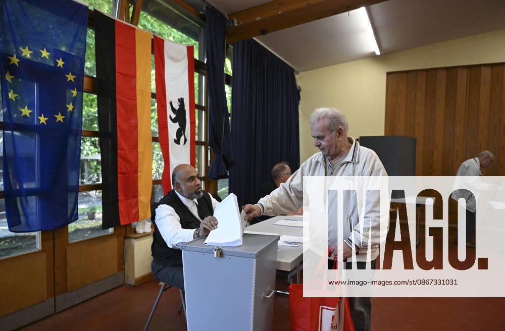 Voters head to polls for Berlin and Mecklenburg-Vorpommern state elections in Germany BERLIN, GERMANY - SEPTEMBER 20: Voters cast their ballots at a polling station in the Charlottenburg district during state elections in Berlin, Germany on September 20, 2026. Voters went to the polls for state elections in both Berlin and Mecklenburg-Vorpommern to elect their respective regional legislatures. Halil Sagirkaya Anadolu Berlin Germany. Editorial use only. Please get in touch for any other usage.