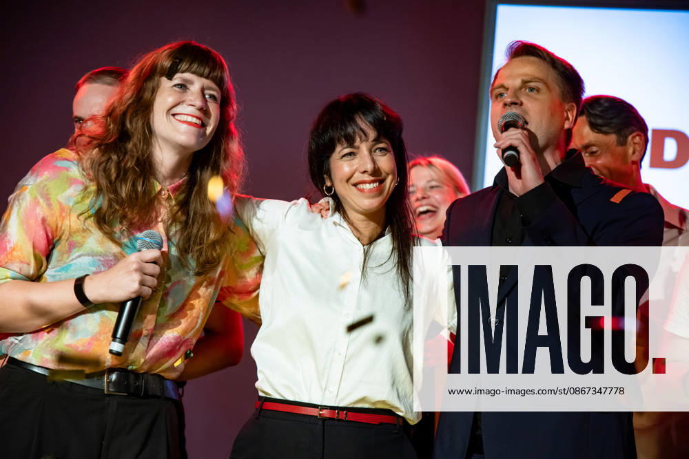 Elif Eralp C, the leading candidate for The Left, celebrates with party leaders and members at the Festsaal Kreuzberg in Berlin on September 20, 2026, following the announcement of the initial election projections for the Berlin House of Representatives. According to ARD’s initial projections, the party is expected to win 24,5 percent of the vote. The Left wins the Berlin House of Representa