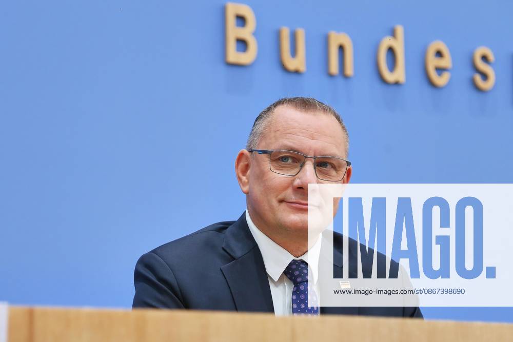 Federal Press Conference: AfD—Impact of the State Elections in Berlin and Mecklenburg-Western Pomerania on Federal Politics Tino Chrupalla, AfD