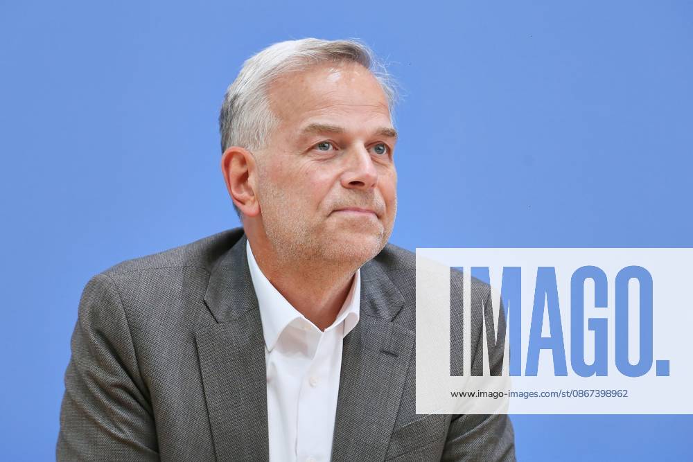 Federal Press Conference: AfD—The Impact of the State Elections in Berlin and Mecklenburg-Western Pomerania on Federal Politics Leif Erik Holm, AfD candidate for the office of Minister-President in Mecklenburg-Western Pomerania