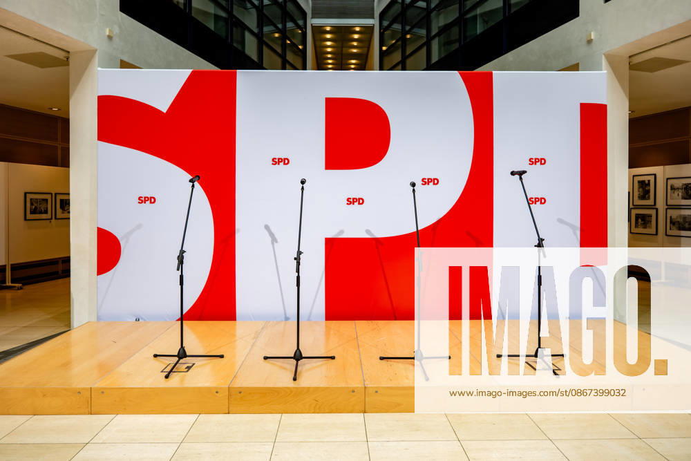 Microphones on an empty podium before a press conference following the elections in Mecklenburg-Western Pomerania and Berlin at the Willy Brandt House in Berlin on September 21, 2026. Reactions to the state elections in Mecklenburg-Western Pomerania and Berlin