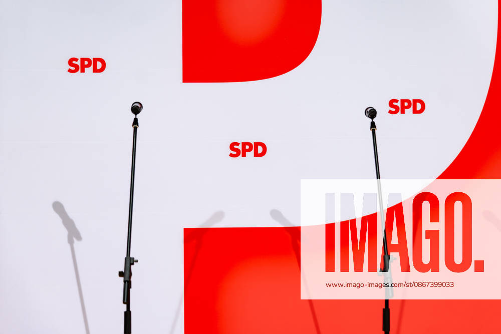 Microphones on an empty podium before a press conference following the elections in Mecklenburg-Western Pomerania and Berlin at the Willy Brandt House in Berlin on September 21, 2026. Reactions to the state elections in Mecklenburg-Western Pomerania and Berlin
