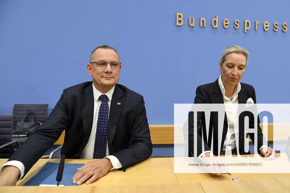 ABB BPK, Tino Chrupalla, Federal Spokesperson for the AfD and Co-Chair of the AfD parliamentary group, Alice Weidel, Federal Spokesperson for the AfD and Co-Chair of the AfD parliamentary group Topic: AfD—Impact of the state elections in Berlin and Mecklenburg-Western Pomerania on federal politics Statement at the BPK Federal Press Conference on September 21, 2026, in Berlin, Berlin, Germa