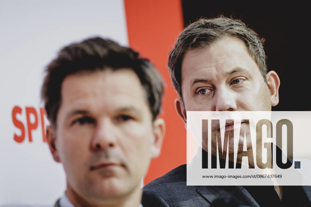 R L Lars Klingbeil, Federal Minister of Finance, and Steffen Krach, SPD’s top candidate for the Berlin House of Representatives election, photographed during a press conference in response to the state