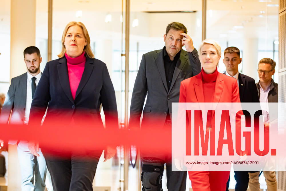 SPD party leaders Bärbel Bas and Lars Klingbeil, along with the SPD’s top candidates in Mecklenburg-Western Pomerania, Manuela Schwesig, and in Berlin, Steffen Krach, will hold a press conference at the Willy Brandt House in Berlin on September 21, 2026, to discuss the state elections in Mecklenburg-Western Pomerania and Berlin