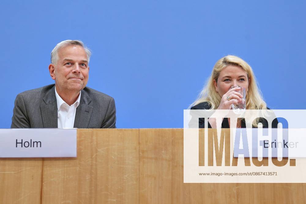Federal Press Conference: AfD—Impact of the State Elections in Berlin and Mecklenburg-Western Pomerania on Federal Politics Leif Erik Holm, AfD candidate for the office of Minister-President in Mecklenburg-Western Pomerania, and Kristin Brinker, AfD lead candidate for Berlin
