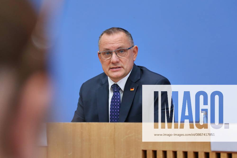Federal Press Conference: AfD—Impact of the State Elections in Berlin and Mecklenburg-Western Pomerania on Federal Politics; AfD Chairman Tino Chrupalla