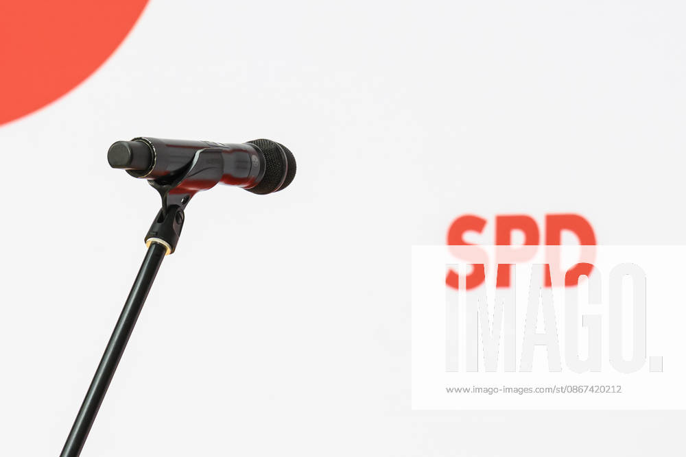 In the photo, from left: Microphone, GER, Berlin, SPD press conference following the elections in Berlin and Mecklenburg-Western Pomerania (MV), in the atrium of the Willy Brandt Haus, Wilhelmstraße 141, 10963 Berlin, September 21, 2026,
