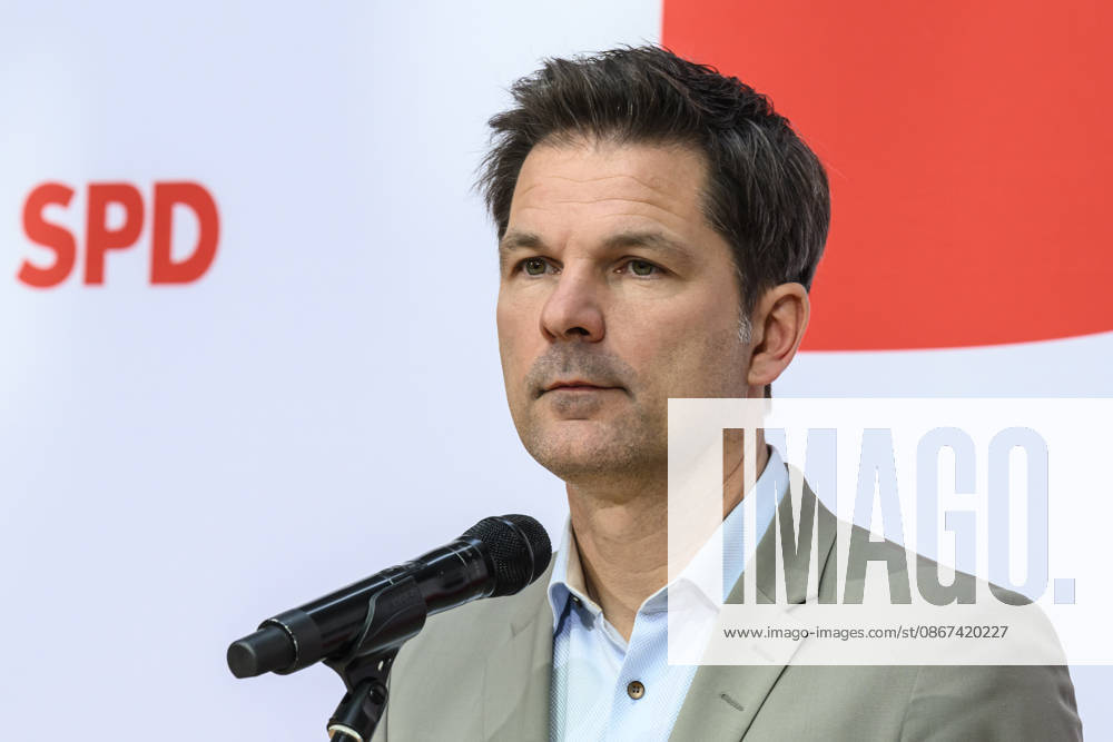 Pictured, from left: Steffen Krach, GER, Berlin, SPD press conference following the elections in Berlin and Mecklenburg-Western Pomerania (MV), in the atrium of the Willy Brandt House, Wilhelmstraße 141, 10963 Berlin, September 21, 2026,
