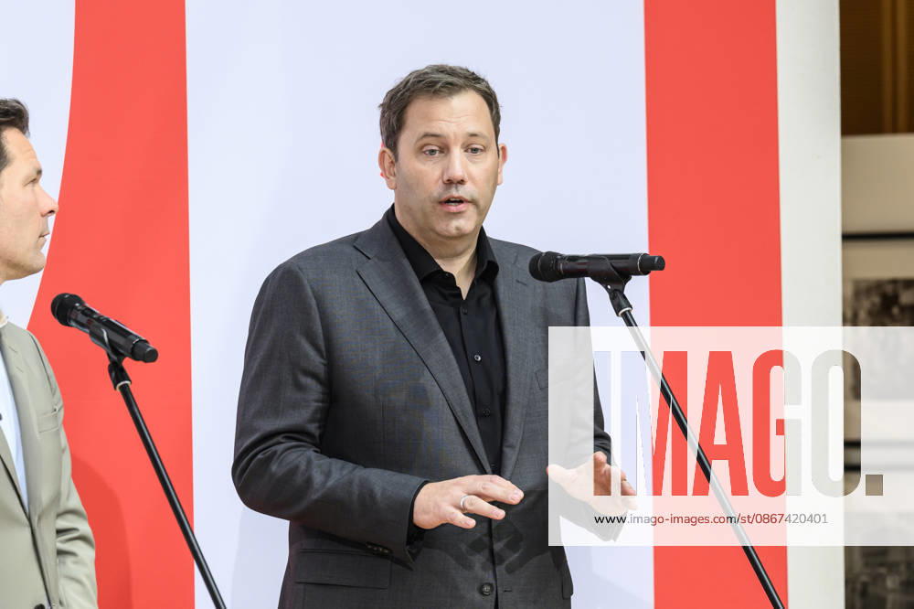 Pictured, from left: Lars Klingbeil, GER, Berlin, SPD press conference following the elections in Berlin and Mecklenburg-Western Pomerania (MV), in the atrium of the Willy Brandt House, Wilhelmstraße 141, 10963 Berlin, September 21, 2026,