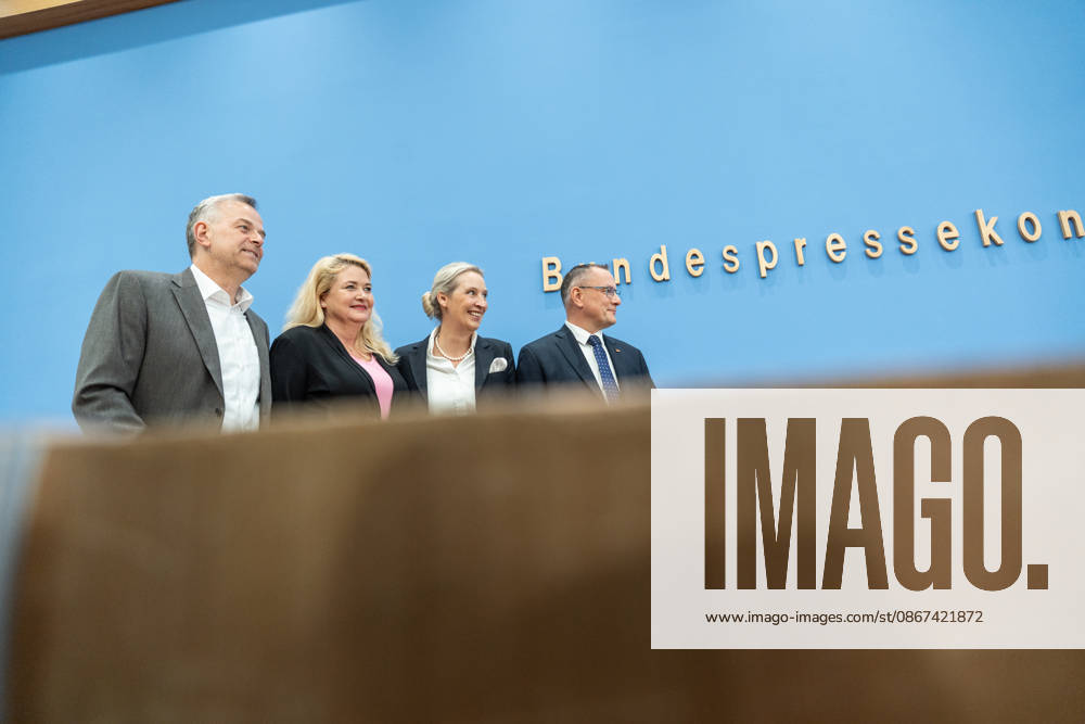 Alice Weidel, Federal Chairwoman of the AfD; Tino Chrupalla, Federal Chairman of the AfD; Leif Eric Holm, candidate for Minister-President in the Mecklenburg-Western Pomerania state election; and Kristin Brinker, lead candidate for the Berlin House of Representatives election, at the start of the Federal Press Confer