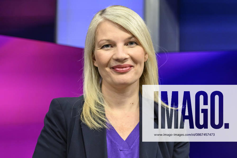In the photo, from left: Annett Meiritz, Handelsblatt, GER, Berlin, studio, guest on Maischberger, political talk show, TV, program, with host Sandra Maischberger, Das Erste, from Studio 20 in Adlershof, September 21, 2026,
