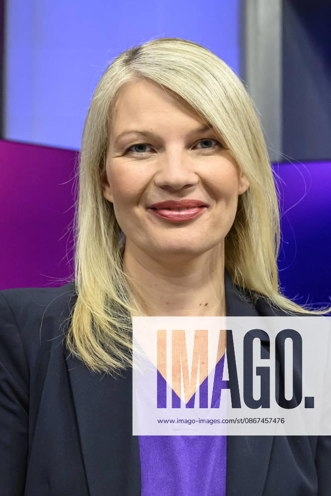 In the photo, from left: Annett Meiritz, Handelsblatt, GER, Berlin, studio, guest on Maischberger, political talk show, TV, program, with host Sandra Maischberger, Das Erste, from Studio 20 in Adlershof, September 21, 2026,