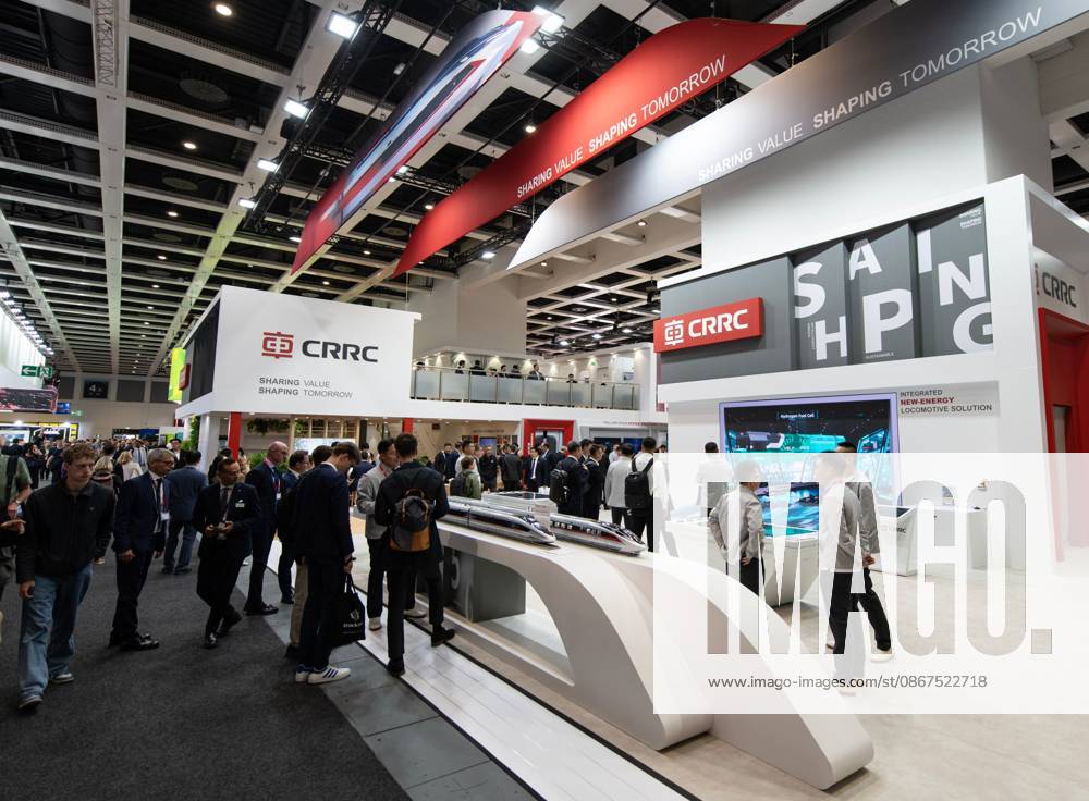 (260922) -- BERLIN, Sept. 22, 2026 -- People visit the booth of CRRC during the 2026 International Trade Fair for Transport Technology (InnoTrans 2026) in Berlin, Germany, Sept. 22, 2026. The fair kicked off here on Tuesday and will last until Sept. 25. ) GERMANY-BERLIN-INNOTRANS 2026-OPENING ZhangxHaofu