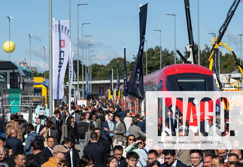 (260922) -- BERLIN, Sept. 22, 2026 -- People visit the 2026 International Trade Fair for Transport Technology (InnoTrans 2026) in Berlin, Germany, Sept. 22, 2026. The fair kicked off here on Tuesday and will last until Sept. 25. ) GERMANY-BERLIN-INNOTRANS 2026-OPENING ZhangxHaofu